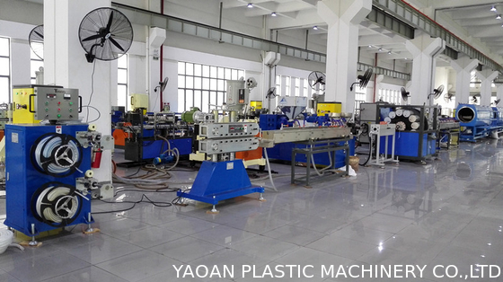 Le tuyau d'arrosage/fil tressé a renforcé la ligne d'extrusion de tuyau de PVC, machine en plastique d'extrusion de tuyau de PVC