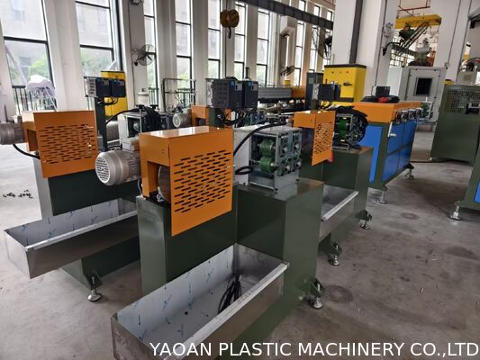 Machine à fabriquer du rotin pour toiture en chaume synthétique